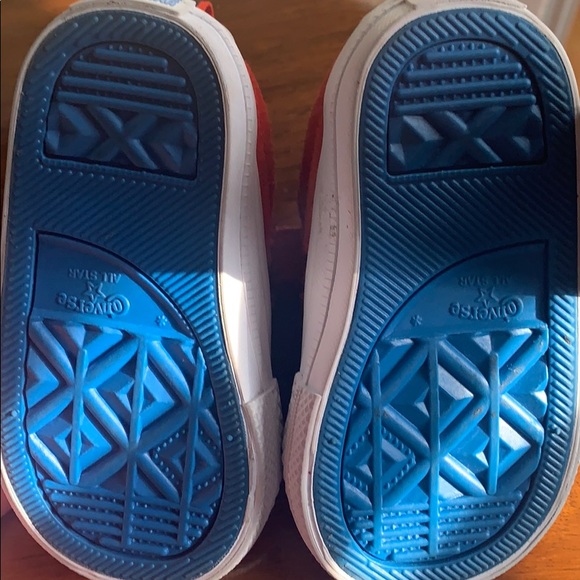 Hello Kitty Converse - Picture 3 of 4